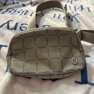 LIKE NEW  Lululemon Everywhere Belt Bag 1L WGML Wordmark Grid Mini Line Linen